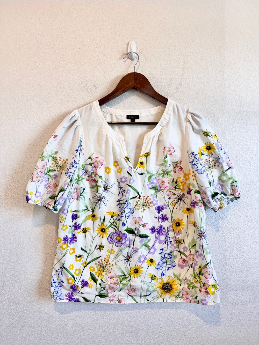 Talbots Floral Puff Sleeve Blouse M White Cotton Wildflower Garden Romantic K45